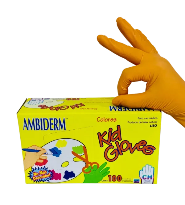 Guantes Kid Gloves chico – Ambiderm – 100 piezas – mano sosteniendo empaque